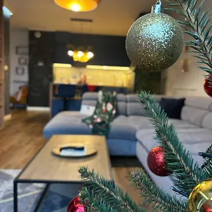 Apartament Gold - Podziemny Garaz Blisko Stadionu I Lotniska - Wygoda, Styl I Komfort, Poznań